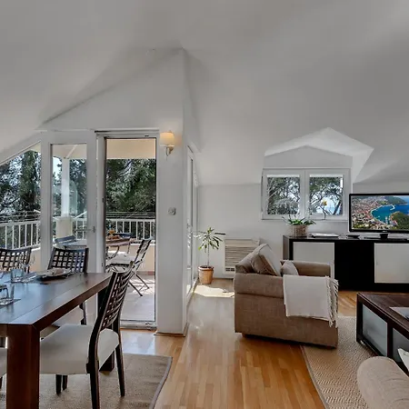 Sea Breeze Apartment